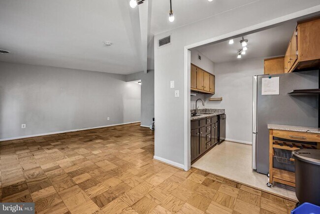 Building Photo - 10300 Rockville Pike