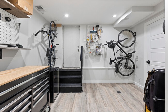 Building Photo - 3438 N Paulina St