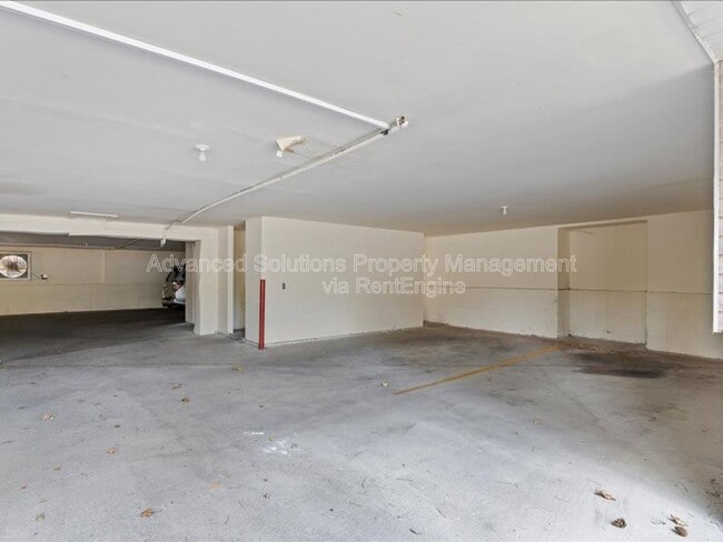 Building Photo - 9132 S Scirlein Dr