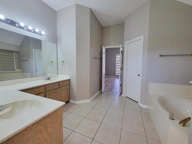 Building Photo - 1144 San Saba Dr