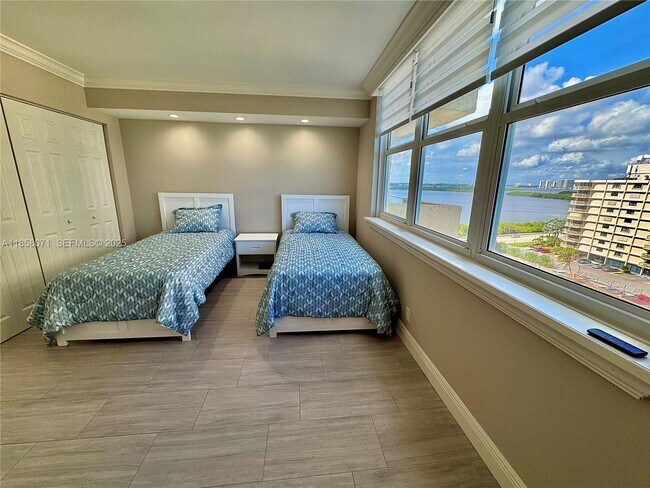 Building Photo - 5440 N Ocean Dr