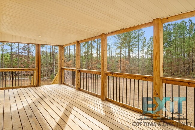 Building Photo - Beautiful Fully Renovated 3 Bed 2 Bath Home