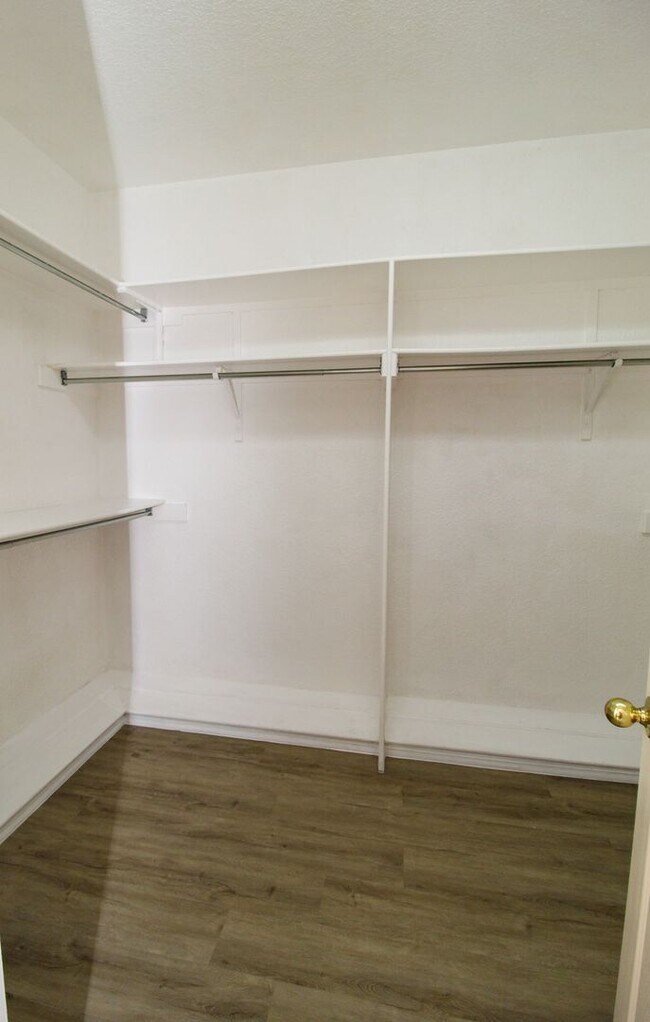 Building Photo - 2081 Paseo Del Prado Dr