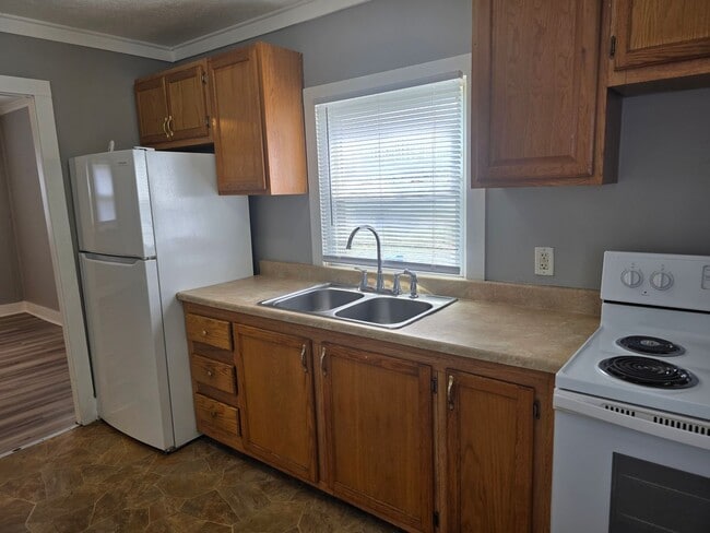 Building Photo - 2-Bedroom, 1-Bathroom Home – $1050/Month | Accepting Section 8
