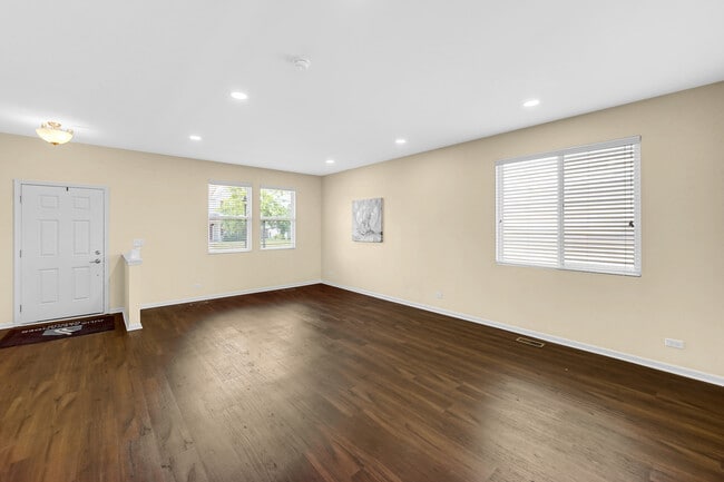 Building Photo - 821 Chopin Pl