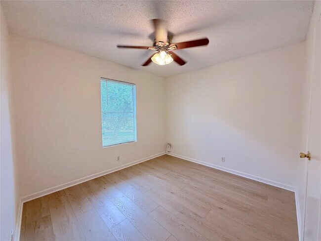 Building Photo - 9900 Hundred Oaks Cir