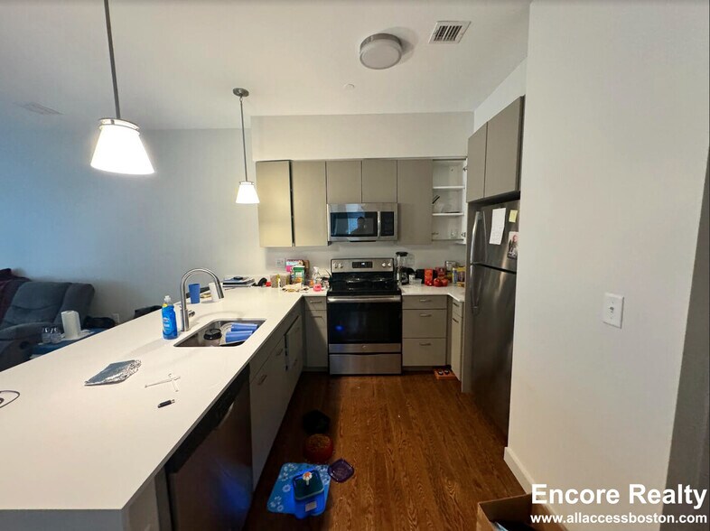 Building Photo - 516 Harvard St