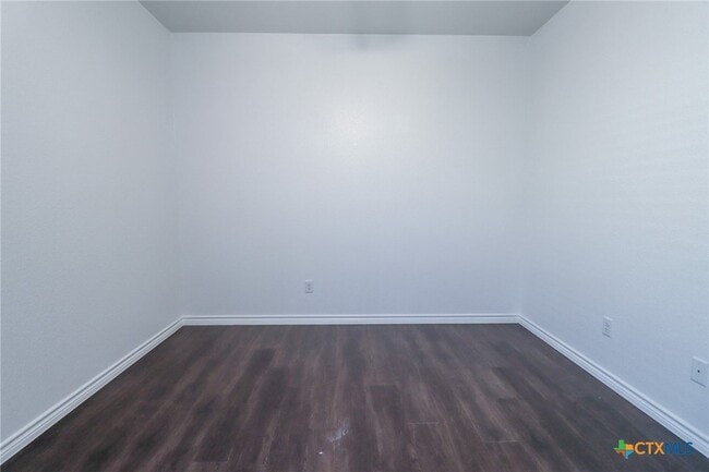 Building Photo - 5005 Rose Gdn Lp