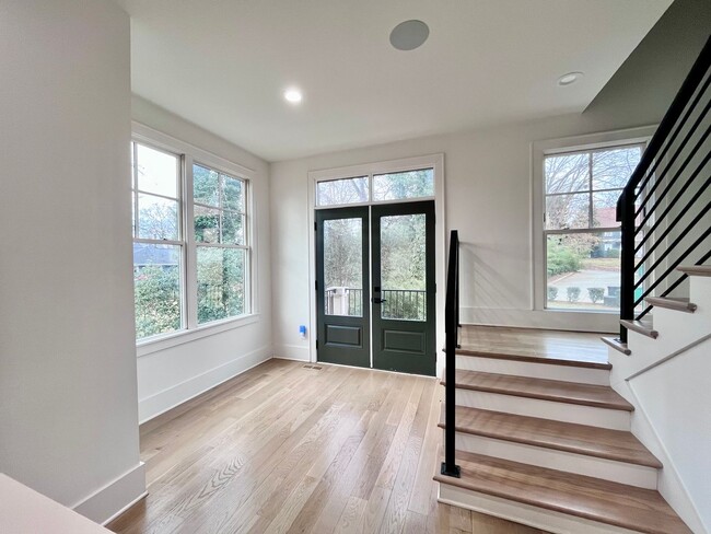 Building Photo - 614 West Blvd