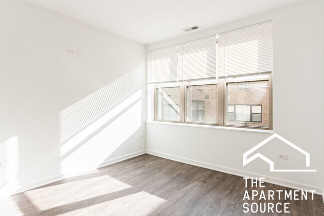 Building Photo - 940 W Winona St