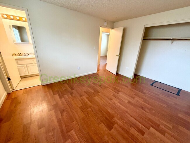 Building Photo - Wonderful 3-bedroom 2 Bath House in SE Portland!