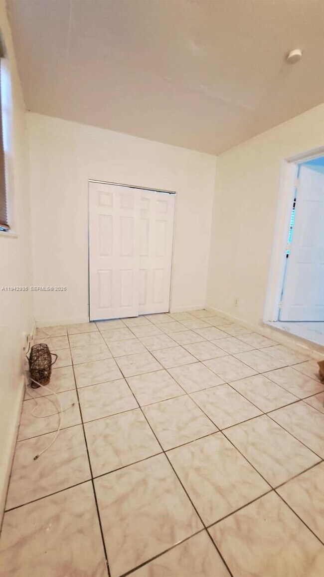 Building Photo - 2831 NW 13th Ct