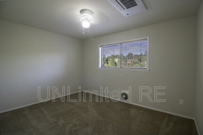 Building Photo - 2438 N Earle Dr