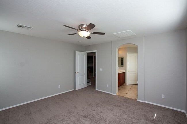 Building Photo - Welcome to this stunning 4 bedroom, 2.5 ba...
