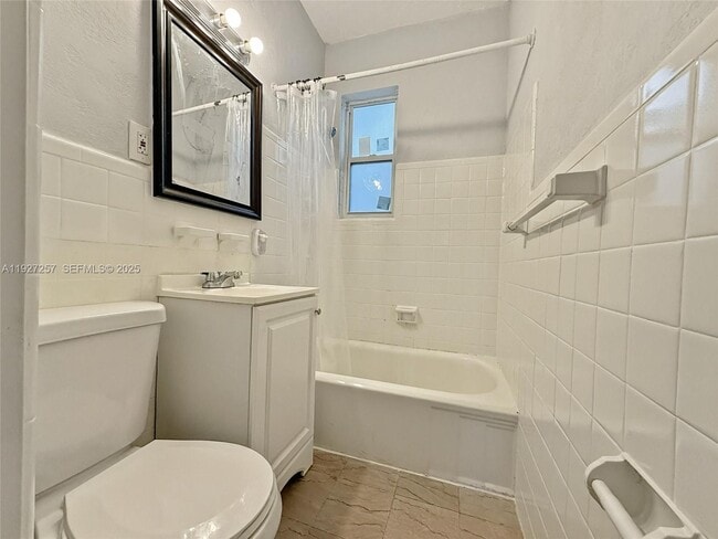 Building Photo - 315 W 28th St