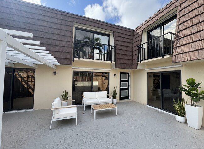 Building Photo - 1116 11th Ln