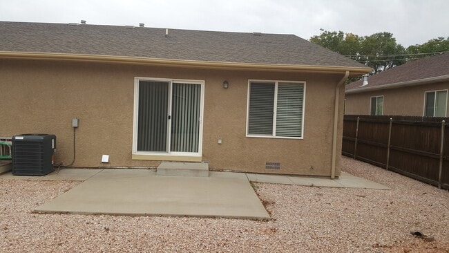 Building Photo - 925 S Meadow Ct