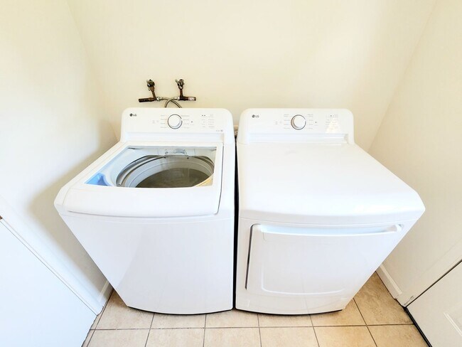 Building Photo - 3 bedroom home in San Mateo