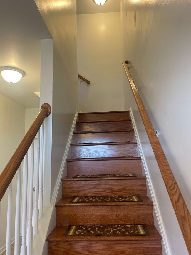 Building Photo - 3 bedroom 2 1/2 bath Townhouse in Bayberry