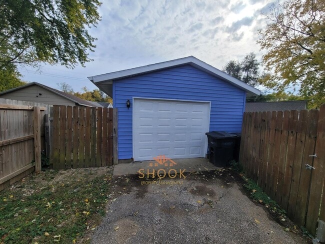 Building Photo - FLIPPED 2 BR HOME, CENTRALLY LOCATED!