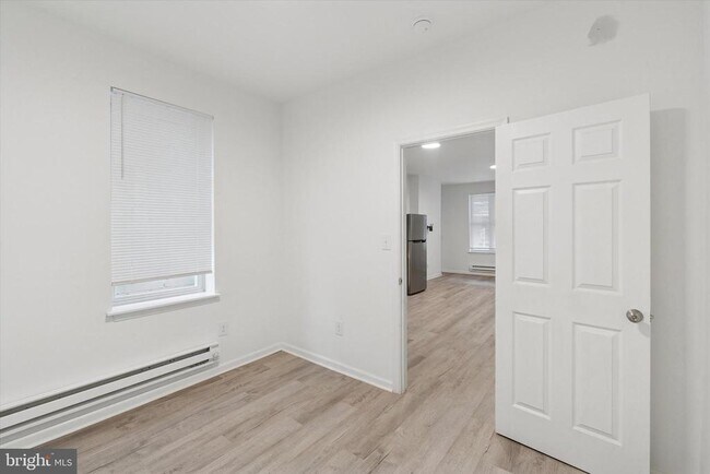 Building Photo - 1529 N Hollywood St