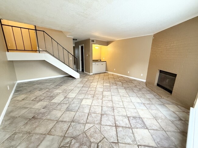 Building Photo - 1334 Eastgate Dr