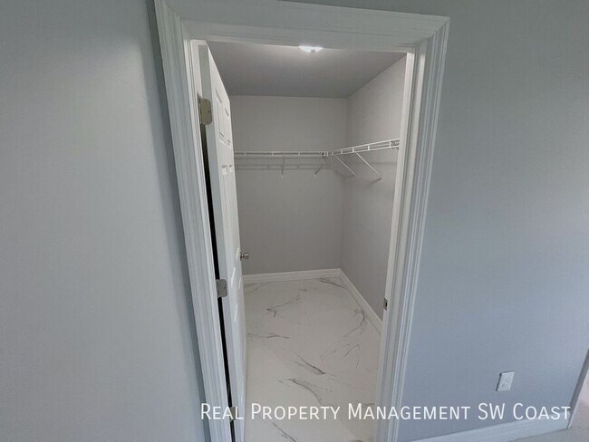 Building Photo - 5349 29th St SW