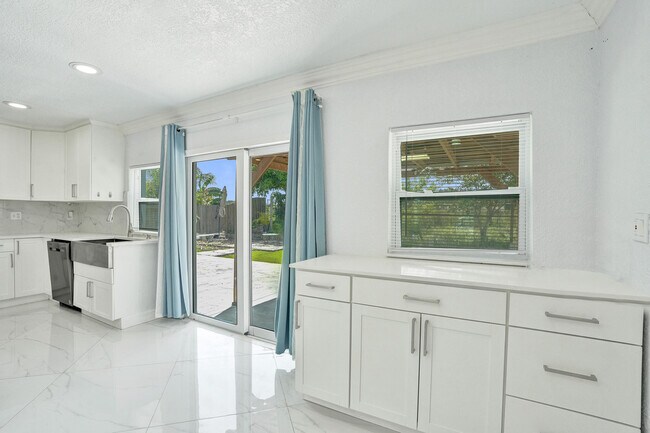 Building Photo - 855 NW 80th Terrace