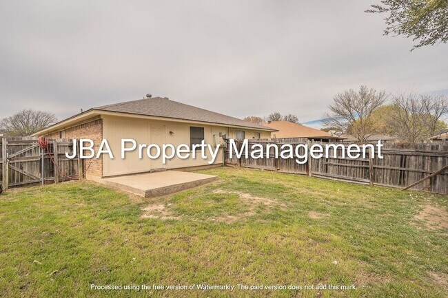 Building Photo - 807 White Rock St