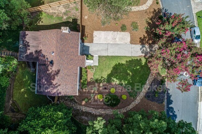 Building Photo - 4734 N Springs Rd NW