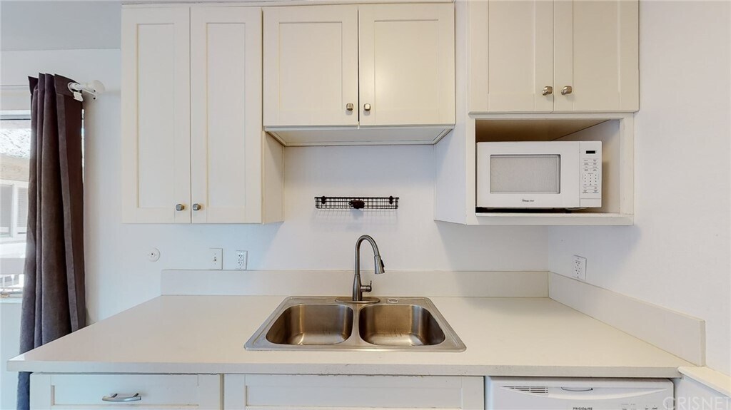 Building Photo - 12157 Moorpark St