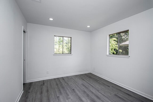 Building Photo - 119 Poinsetta Dr