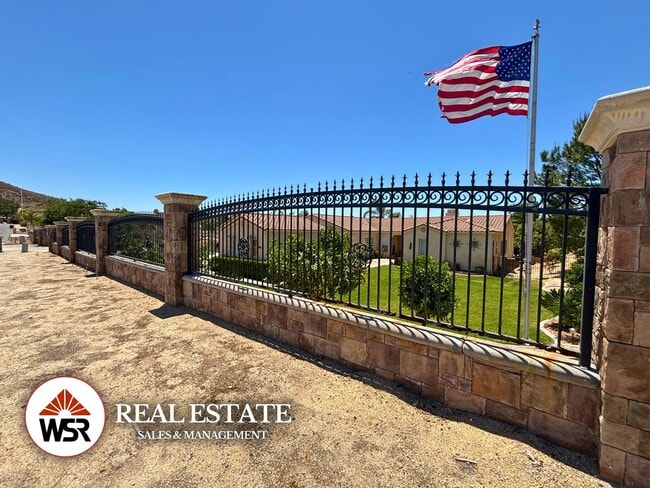 Building Photo - Beautifully upgraded LARGE home with a pool and basketball court in Mockingbird Canyon!