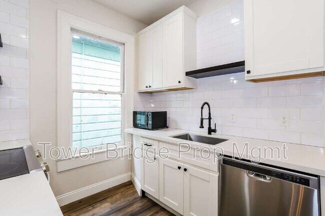 Building Photo - 1106 G St