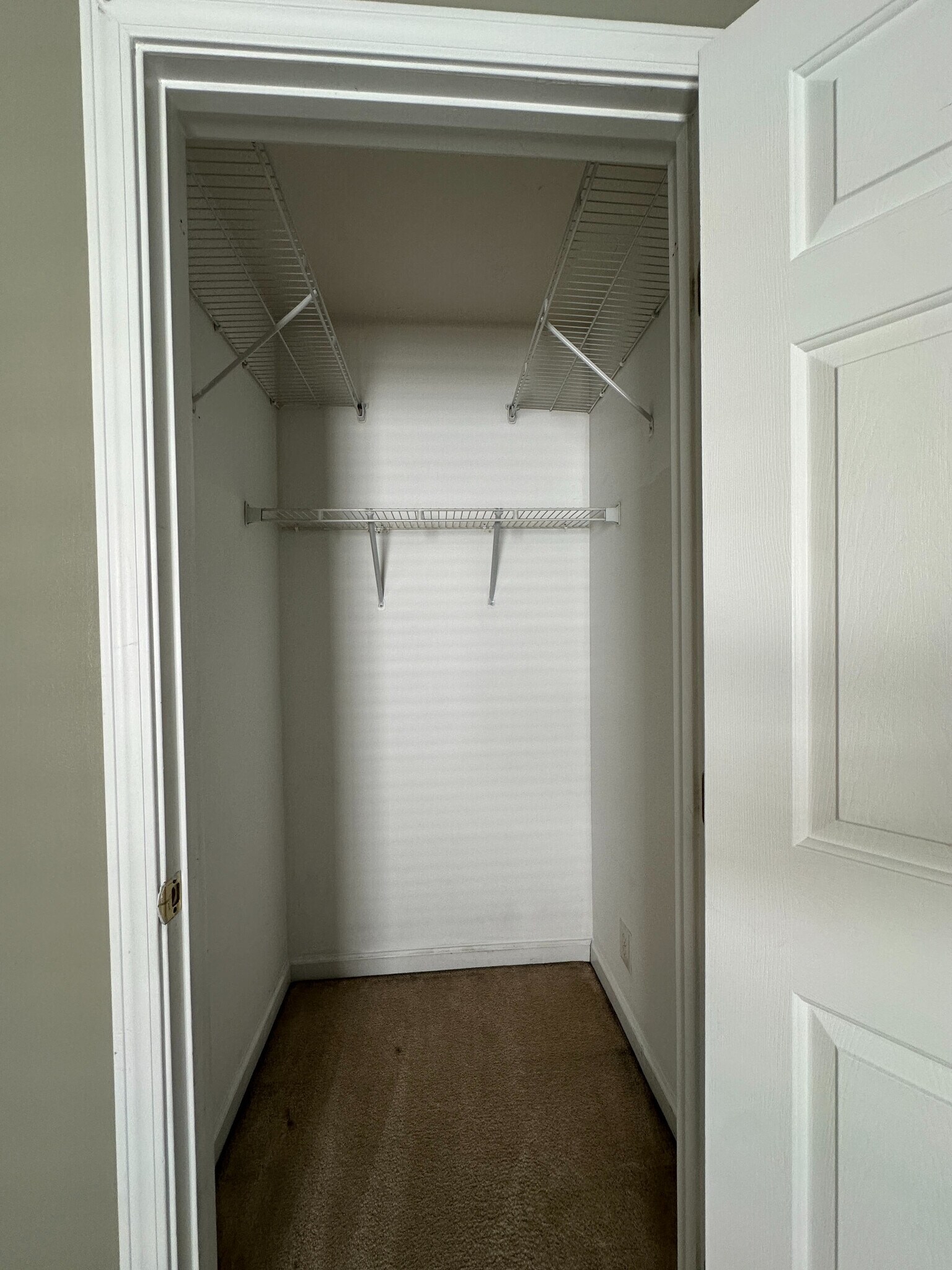 Building Photo - Room in House on Sunburst Ln