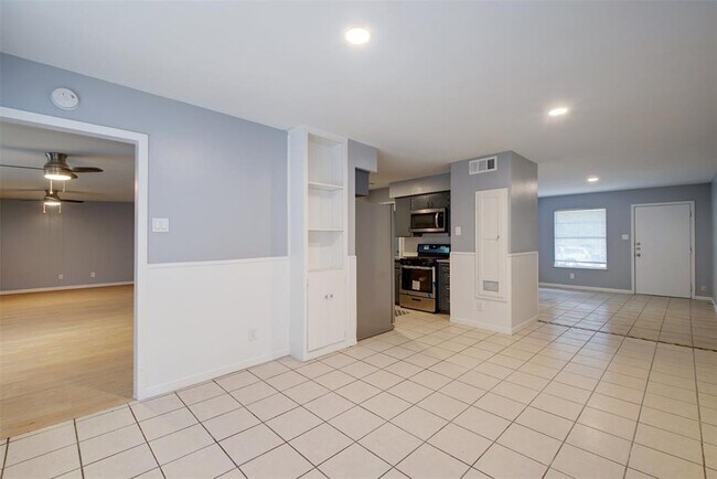 Building Photo - 8705 Parkfield Dr