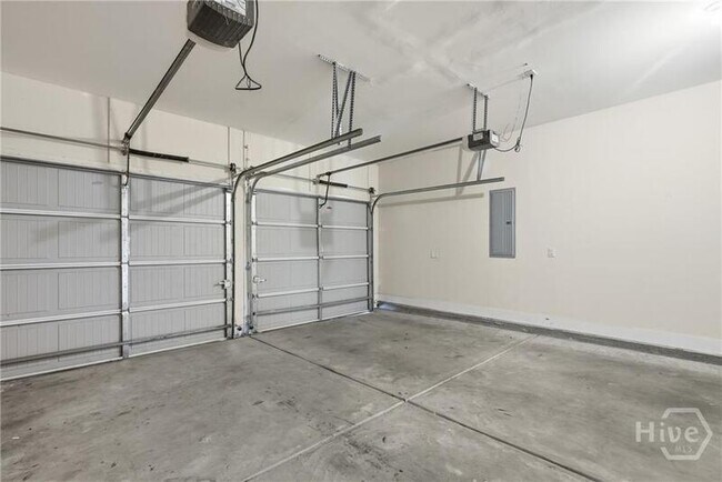 Building Photo - 380 Summer Hill Way