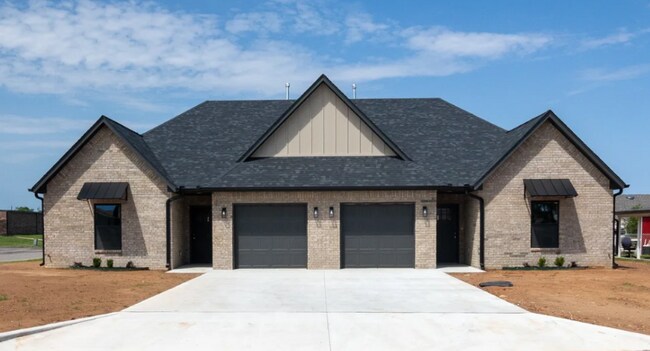 Building Photo - 2-4 Emerald Ct