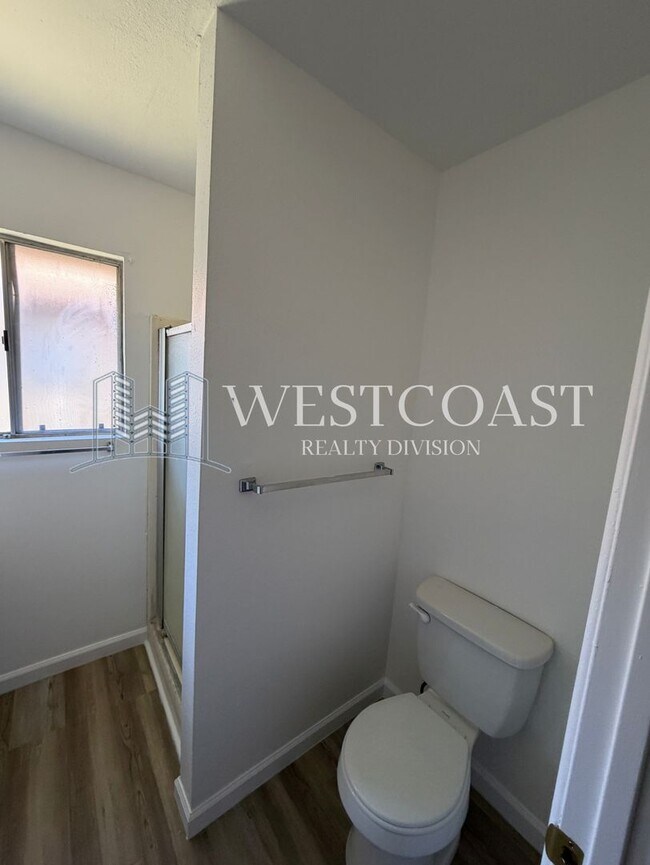 Building Photo - 2 Bed / 2 Bath Duplex-Style Home on Quiet Cul-de-Sac – Hemet