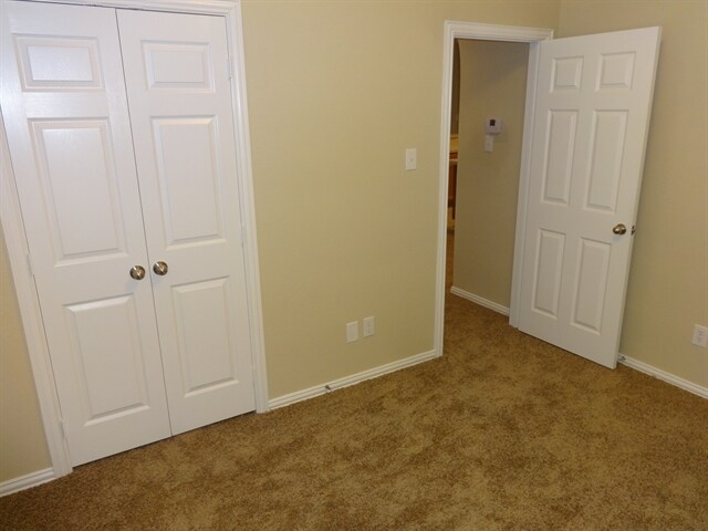 Building Photo - 2506 Parkview Dr