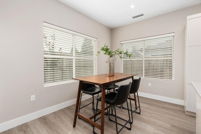 Building Photo - 2806 E Alluvial Ave