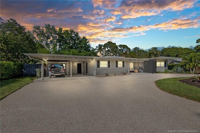 Building Photo - 530 S Manor Dr