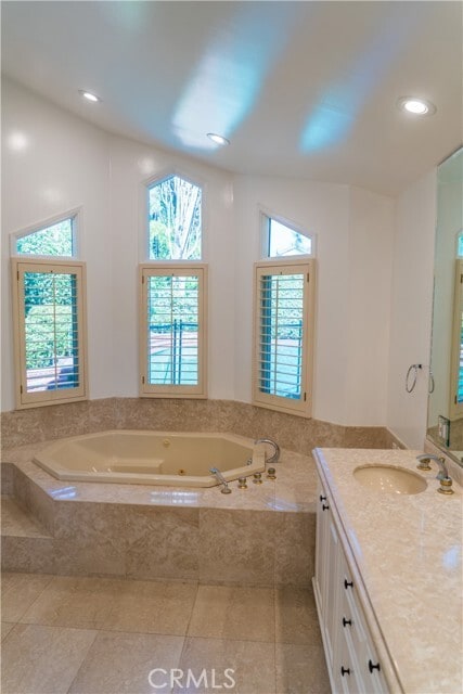 Building Photo - 5054 Encino Ave