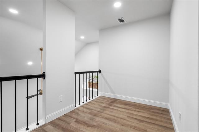 Building Photo - 9424 Blue Jay Way