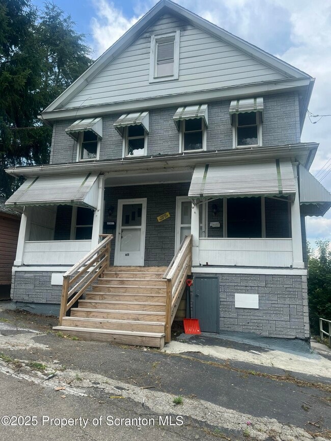 Primary Photo - 611 13th Ave