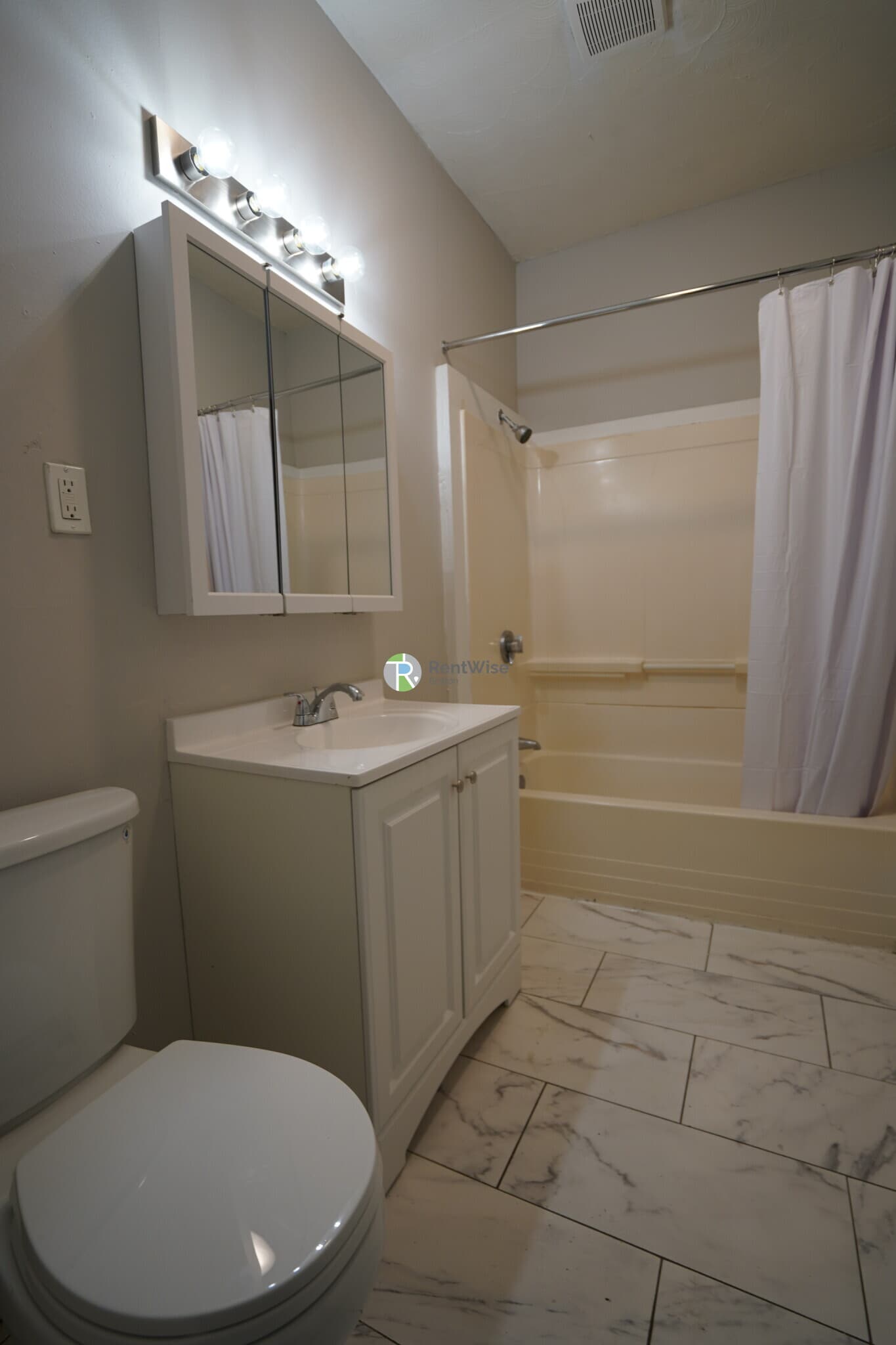 Building Photo - 19 Roseclair St