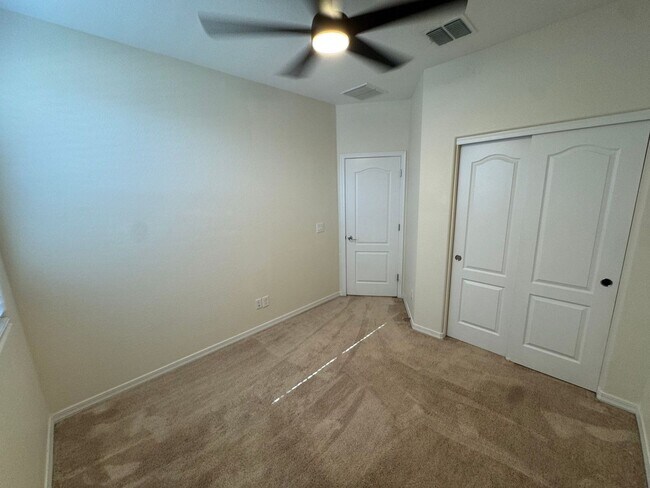 Building Photo - 4 Bedroom - 2 Bath - 1760 Sq. Ft - Beautiful New Built Home - Glendale