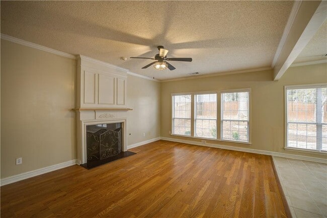 Building Photo - 1060 Lyndhurst Way