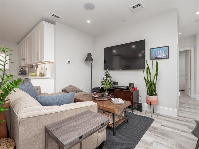 Building Photo - 45 L St