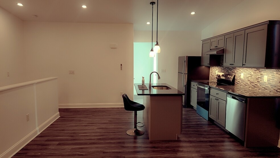 Kitchen island with breakfast nook - 806 N Ann St